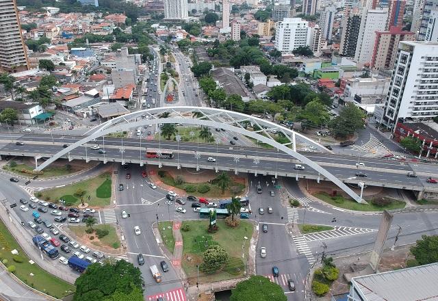 Veículos passam por vias de Osasco (Divulgação/Prefeitura de Osasco)