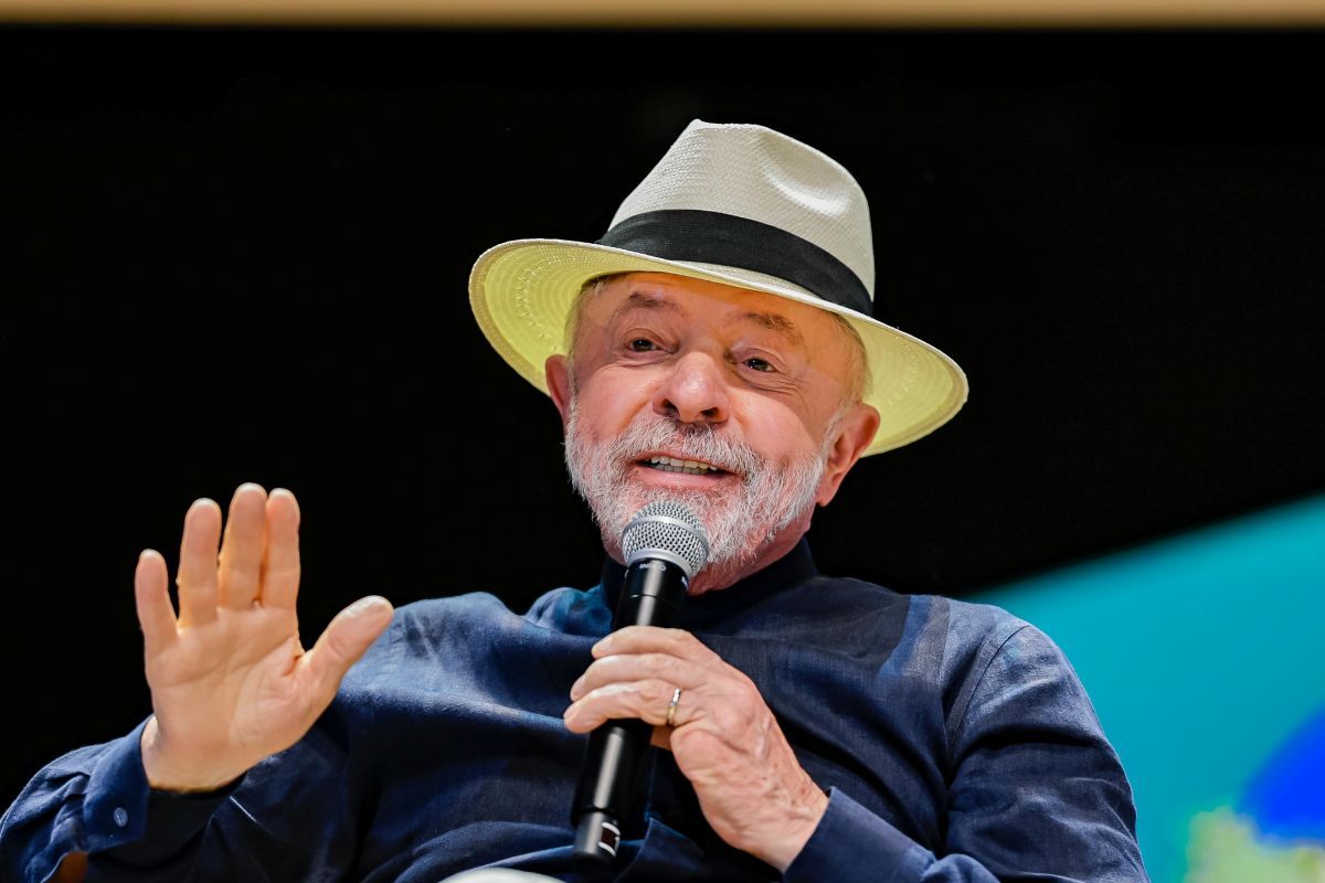 Lula ataca família Bolsonaro e chama Flávio de imbecil