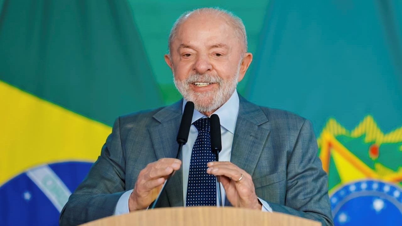 Imagem da notícia: Lula: celibato faz católicos crescerem menos que evangélicos Imagem da notícia: Lula: celibato faz católicos crescerem menos que evangélicos