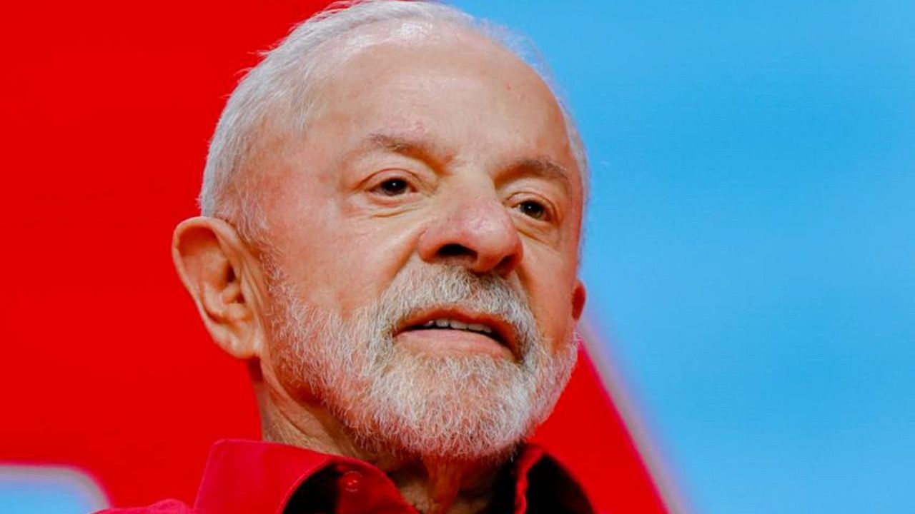 Lula anuncia reajuste no Bolsa Família a 17 dias da eleição