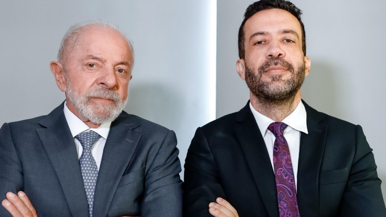 "Exército do Lula" sai do ar e poderá voltar em 48 horas "Exército do Lula" sai do ar e poderá voltar em 48 horas