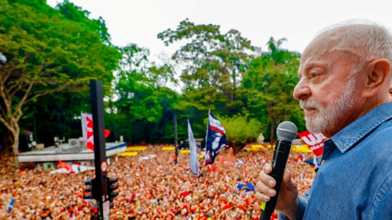 Maioria dos senadores vai votar pelo fim da 6x1, diz Lula