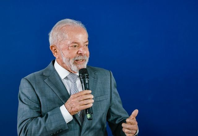 Lula chama possível intervenção dos EUA na Venezuela de "catástrofe humanitária"