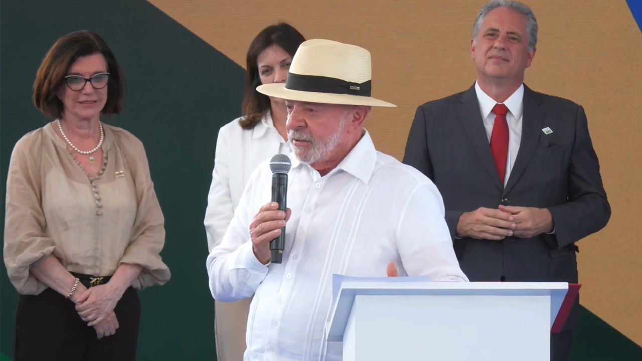 Lula defende enriquecimento de urânio para fins pacíficos Lula defende enriquecimento de urânio para fins pacíficos