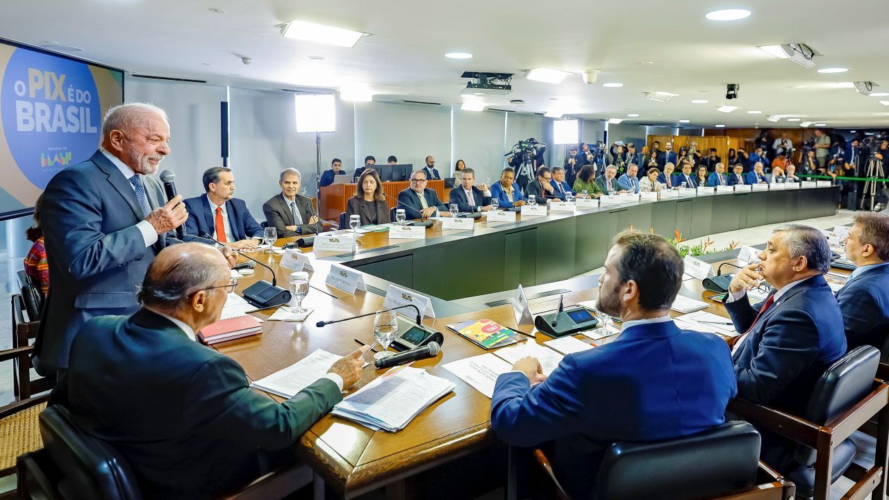 PoderData: 41% acham governo Lula melhor que Bolsonaro