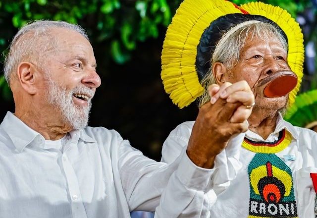 Presidente Lula e cacique Raoni em condecoração do líder indígena, em 2024 | Divulgação/Ricardo Stuckert/PR