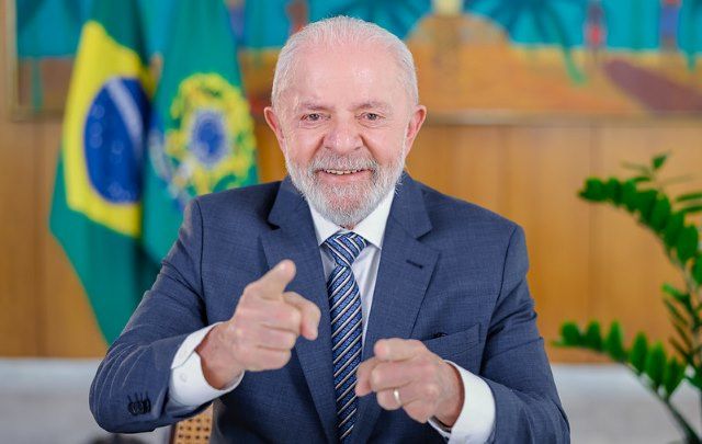Lula diz que só disputa reeleição se não houver outro candidato para enfrentar a extrema-direita