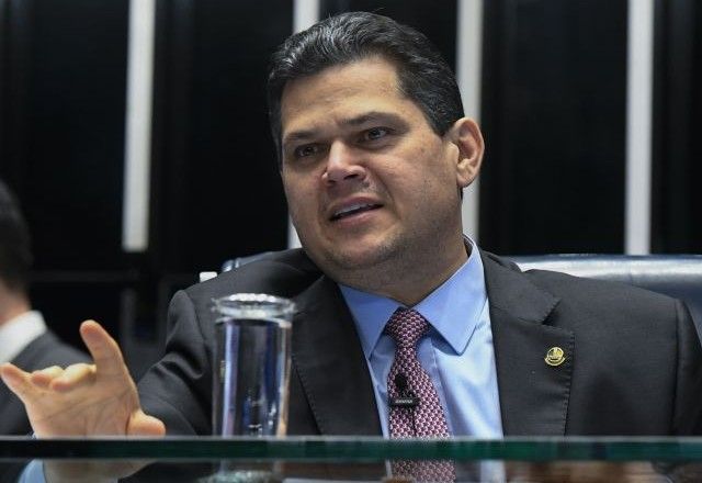 "Congresso Nacional não admite interferências na atuação dos nossos Poderes", diz Alcolumbre