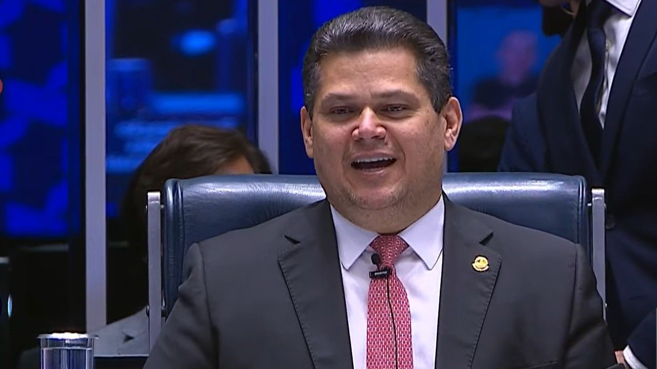 Fim da 6x1: "Constituição ainda mais cidadã", diz Alcolumbre Fim da 6x1: "Constituição ainda mais cidadã", diz Alcolumbre