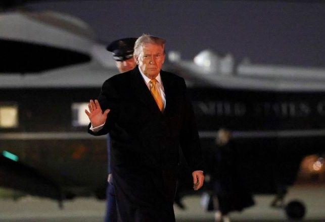 Presidente dos EUA, Donald Trump, na base aérea de Andrews, em Maryland | 7/11/2025/Reuters/Kevin Lamarque