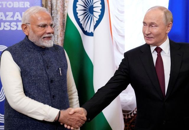 Presidente russo Vladimir Putin e premiê indiano Narendra Modi em Kazan | 22/10/2024/Alexander Zemlianichenko/Pool via Reuters