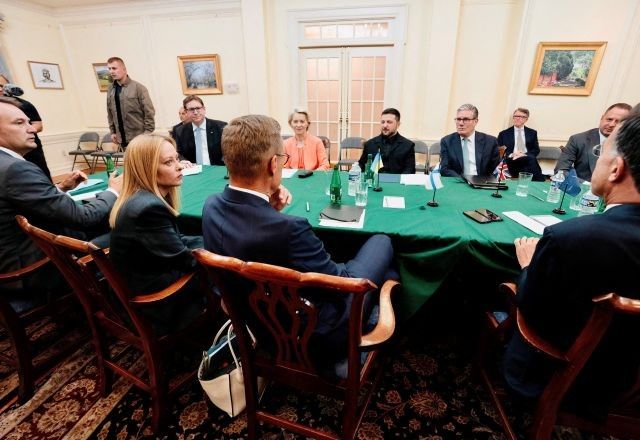Presidente ucraniano, Volodymyr Zelensky, com líderes europeus em Washington | 18/8/2025/Divulgação via Reuters
