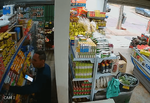 Preso disse à polícia que comprava produtos de valor baixo para "despistar" e que tinha preferência por furtos de biscoitos recheados | Reprodução