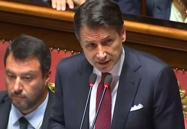 Primeiro-Ministro da Itália renuncia ao cargo durante discurso Primeiro-Ministro da Itália renuncia ao cargo durante discurso
