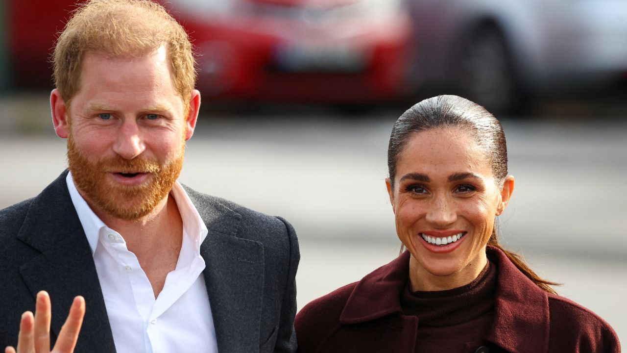 Príncipe Harry e Meghan visitam Nottingham. | REUTERS/Hannah McKay