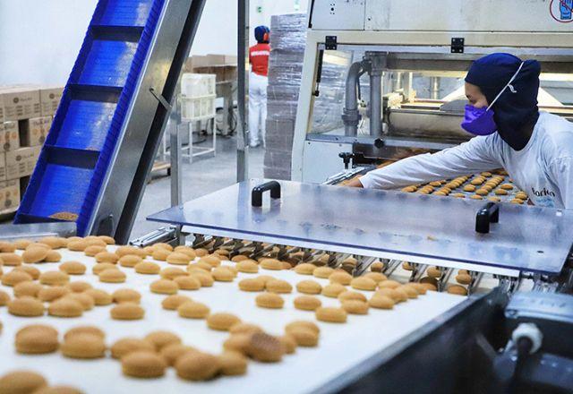 Produção industrial cai 0,6% em abril, mostra IBGE Produção industrial cai 0,6% em abril, mostra IBGE