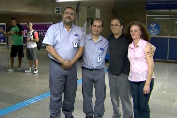 Professor é salvo por funcionários do metrô e volta ao local para agradecer