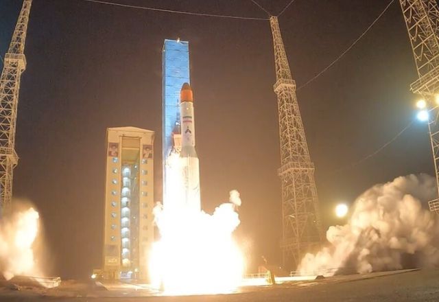 Programa espacial iraniano consegue com sucesso lançar 3 satélites para órbita da Terra | IRNA