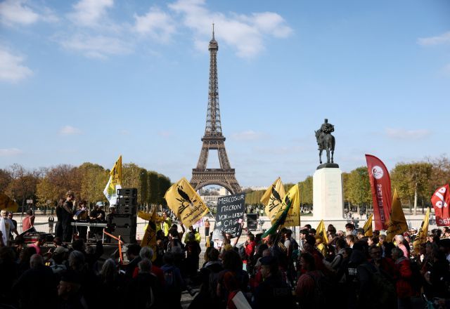 Agricultores franceses protestam em Paris contra acordo UE-Mercosul 14/10/2025 | Foto: REUTERS/Stephane Mahe