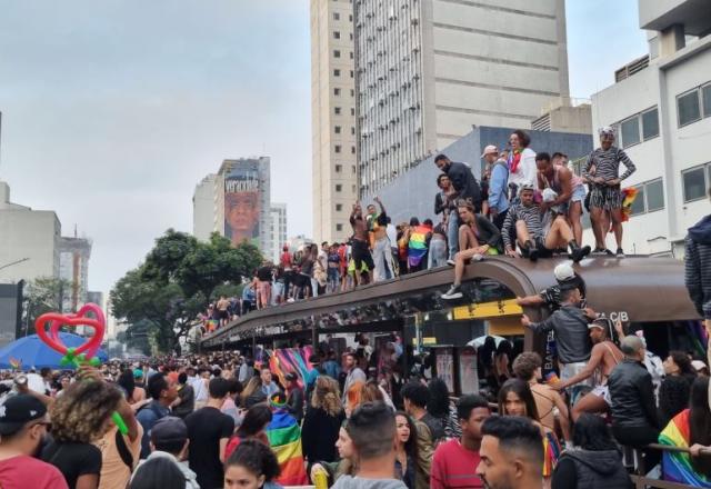 Público na Parada LGBT+ de São Paulo