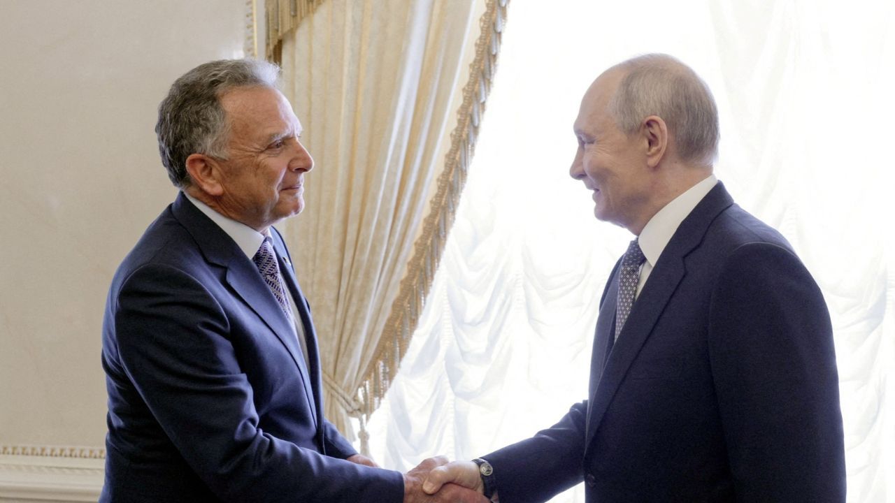 Presidente russo, Vladimir Putin, e o enviado especial dos EUA, Steve Witkoff | Gavriil Grigorov/Sputnik via Reuters