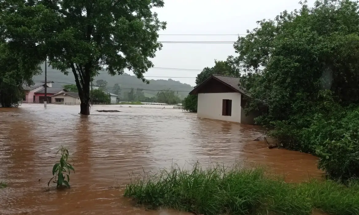 Governo vai liberar benefício para desabrigados em temporais no Rio Grande do Sul Governo vai liberar benefício para desabrigados em temporais no Rio Grande do Sul