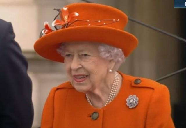 Rainha Elizabeth II tinha guarda-roupa único e influenciou gerações Rainha Elizabeth II tinha guarda-roupa único e influenciou gerações