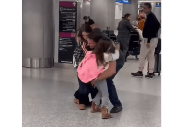 Alexandre Ramagem encontra filhas em aeroporto nos Estados Unidos | Reprodução Instagram
