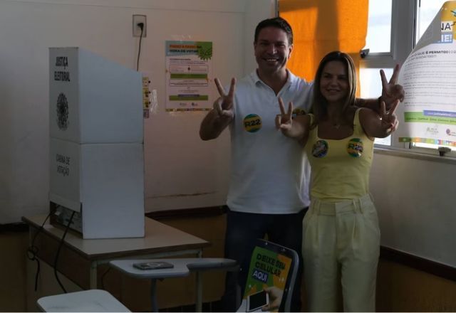 Ramagem vota com a esposa em colégio na Barra da Tijuca | Rodney Azevedo/Divulgação