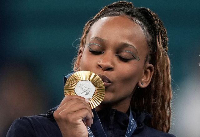 Rebeca Andrade garante o ouro no solo e emociona o Brasil | Alexandre Loureiro/COB