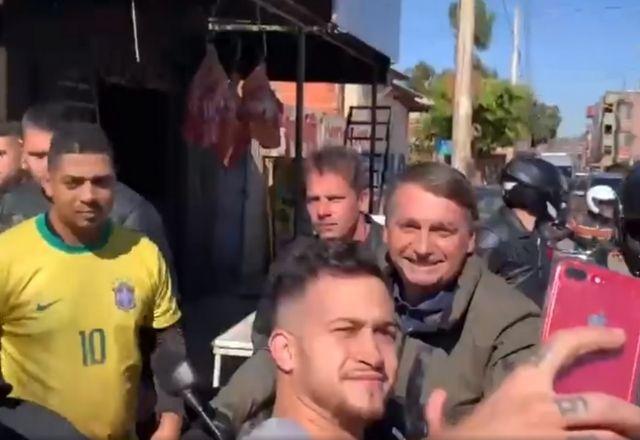 Bolsonaro tirou fotos com apoiadores e populares em região do entorno de Brasília | Reprodução/Redes sociais