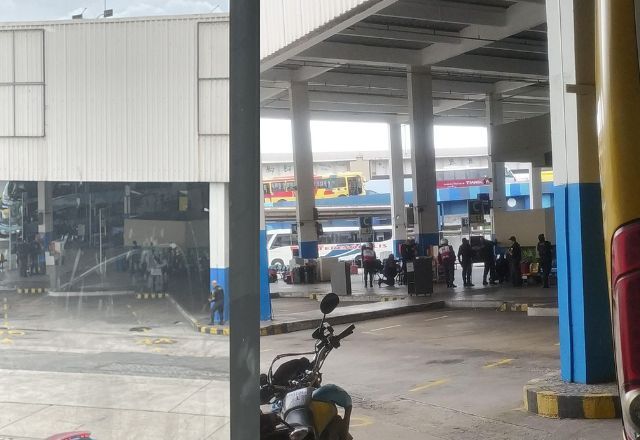 Homem faz reféns na rodoviária do Rio de Janeiro nesta terça-feira (12/03). Foto: Reprodução