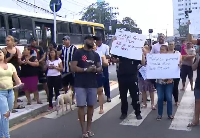 Moradores fecham avenida de São Paulo | Reprodução/SBT