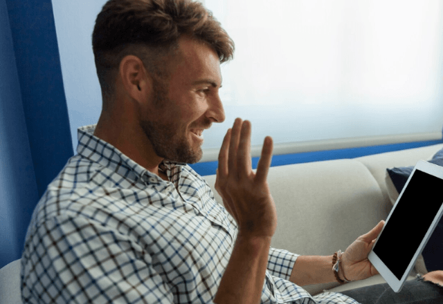 Relacionamento com IA pode ser saudável? Entenda | Freepik
