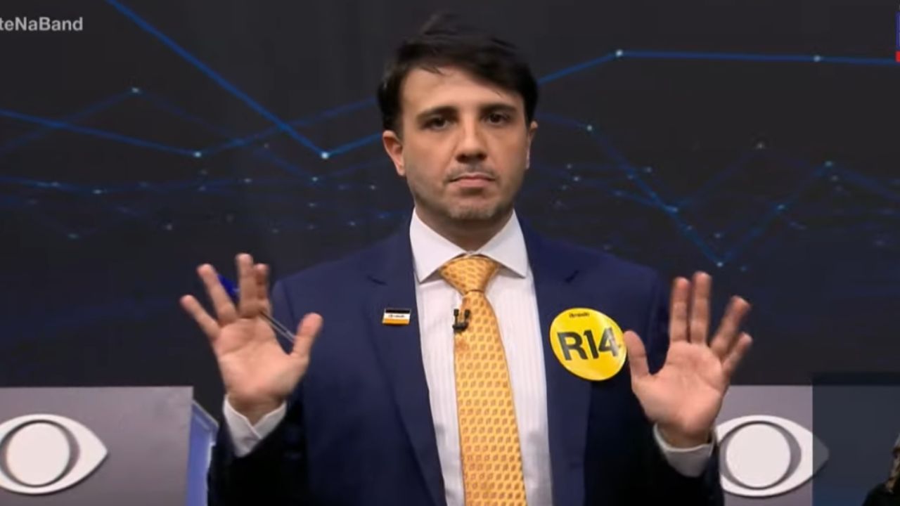 Renan Santos chama fim da escala 6x1 de "farsa" Renan Santos chama fim da escala 6x1 de "farsa"