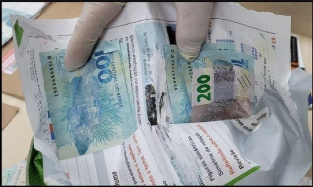 PF apreende R$ 15 mil em dinheiro falso e faz buscas contra suspeito de envolver menor de idade em esquema PF apreende R$ 15 mil em dinheiro falso e faz buscas contra suspeito de envolver menor de idade em esquema