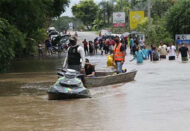 Resgate de desabrigados na Bahia
