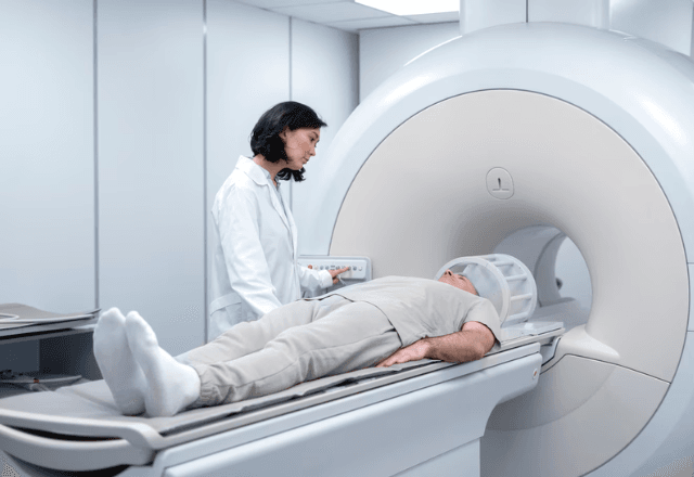 Ressonância Magnética é uma das formas complementares de diagnóstico da doença | Freepik