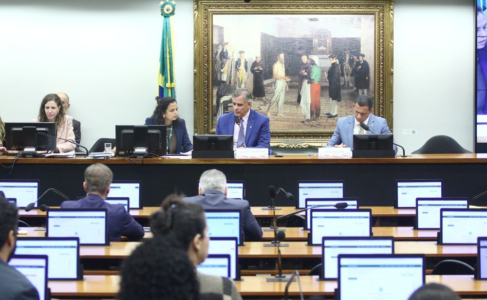 CCJ da Câmara adia votação de PEC que reduz maioridade penal CCJ da Câmara adia votação de PEC que reduz maioridade penal
