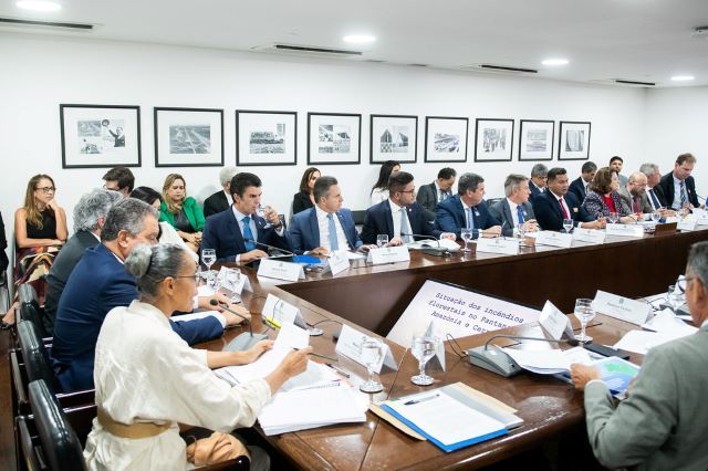 Governadores criticam ações do governo após reunião sobre queimadas; ministros rebatem