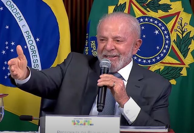 Lula oferece pamonha no fim de reunião e rebate Caiado: "Único que não tem problema na segurança"