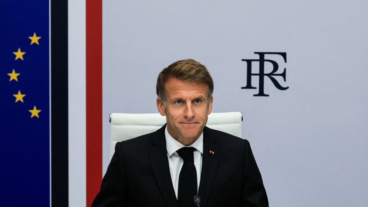 Reunião interministerial comandada pelo presidente da França, Emmanuel Macron. | Ludovic Marin/Pool via REUTERS