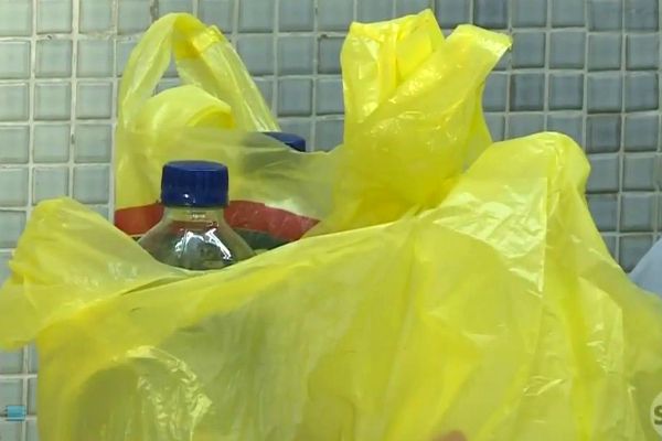 Rio de Janeiro vai proibir uso de sacolas plásticas em supermercados Rio de Janeiro vai proibir uso de sacolas plásticas em supermercados