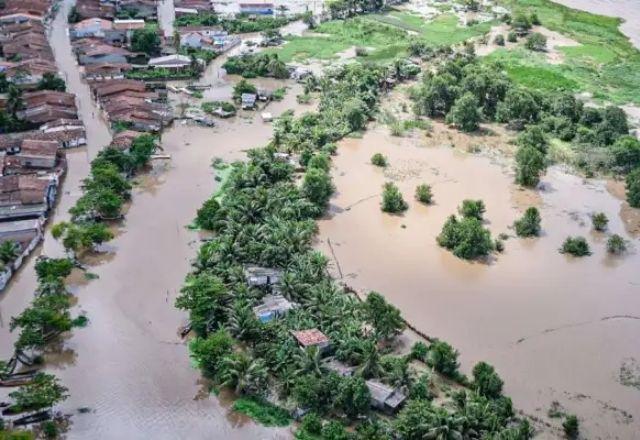 Rio transbordando em Alagoas