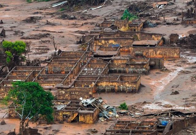 Rompimento da barragem foi causadora da destruição ao longo do Rio Doce | Agência Brasil