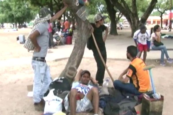 Roraima pede ao STF que suspenda imigração na fronteira com a Venezuela Roraima pede ao STF que suspenda imigração na fronteira com a Venezuela