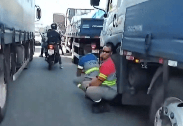 Avenida Brasil ficou fechada por cerca de meia hora | SBT RIO