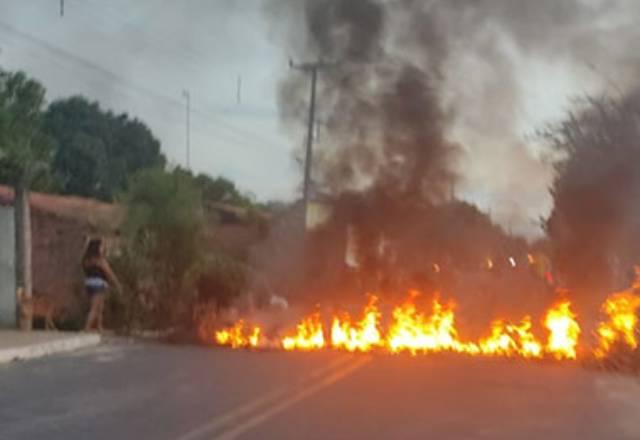 Protesto em Teresina - Reprodução TV Cidade Verde/SBT
