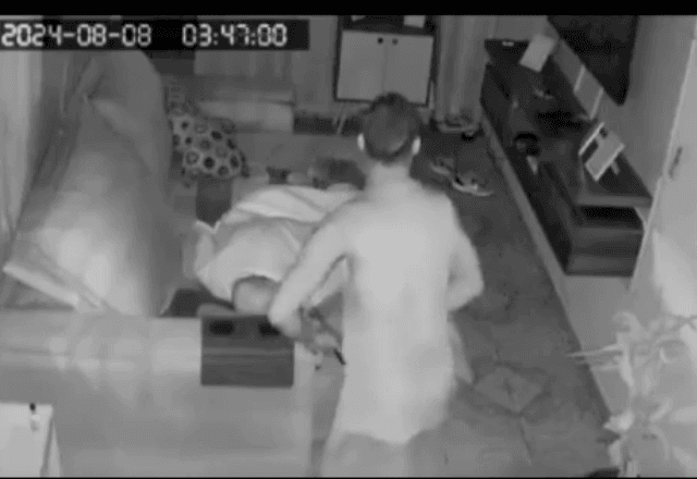 Ladrão invade casa e furta objetos enquanto morador dorme no sofá | Reprodução/Redes Sociais