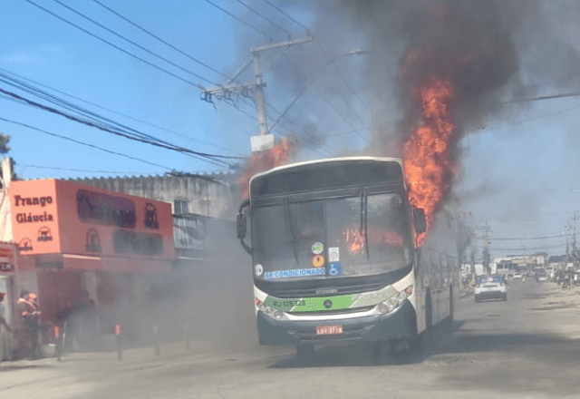 Ônibus incendiado em Belford Roxo por represália a morte de traficante | Reprodução